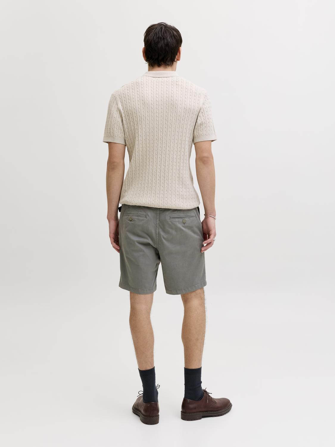 model_shot-back
